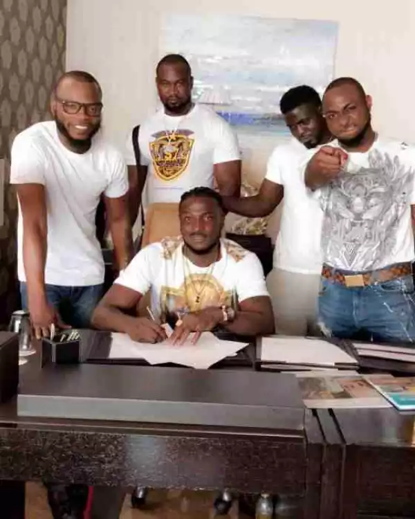 Davido Signs New Artiste To His DMW Label (Photo)
